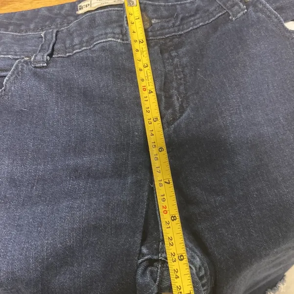 Free People Size 30 distressed denim mid rise Maggie style - Image 8