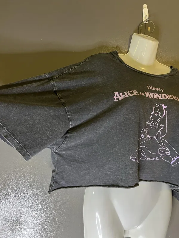 Disney Alice In Wonderland Shirt Womens Large Gray Cropped Graphic Tee Top - Image 3