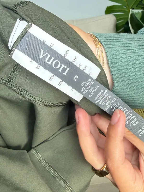Vuori AllTheFeels Slim Flare Leggings 32" Size XS - Image 6