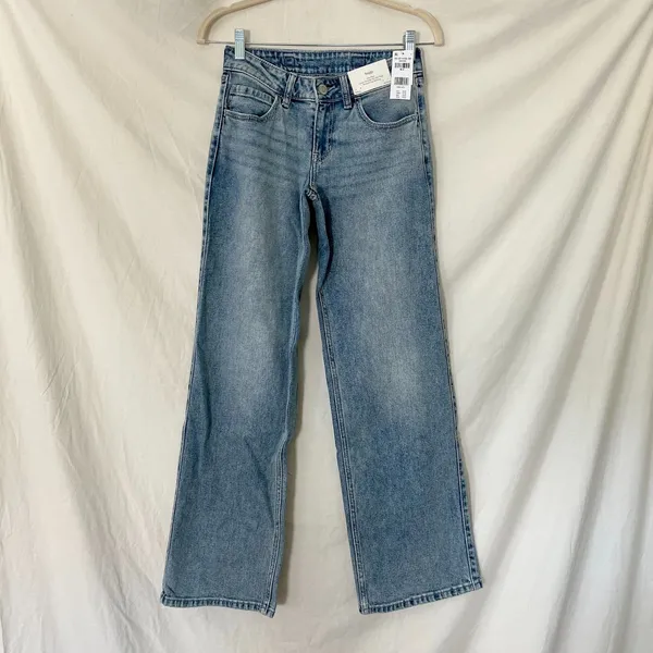 NWT Hollister Andi Adjustable Waist Low-Rise Light Wash Back Buckle Baggy Jeans - Image 3