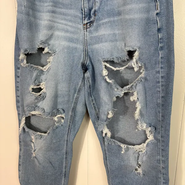 American Eagle Distressed Light Wash Curvy Mom Jeans 12 Reg Stretch High Rise - Image 2