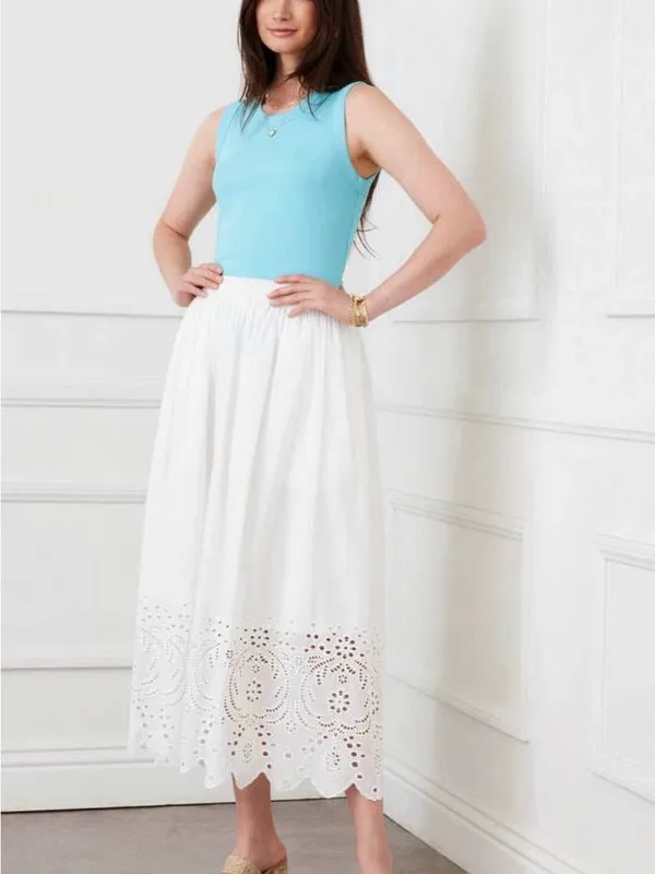 Karen Kane white 💯 cotton elastic waist skirt with eyelet detail. Size MP. NWT. - Image 2