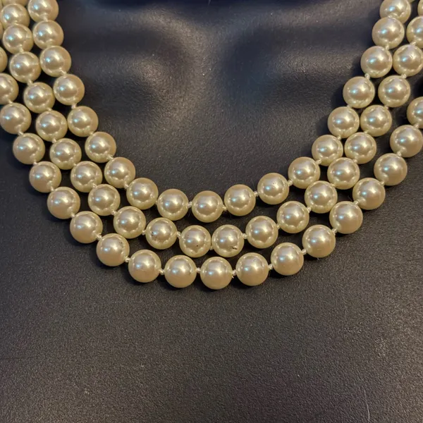 Vintage Carolee triple strand layered faux pearl necklace - Image 2