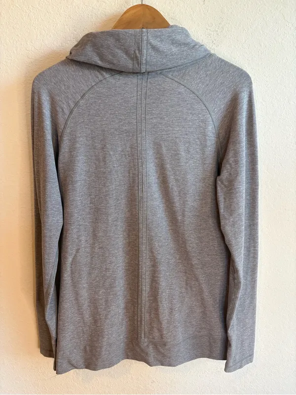 Lululemon Make A Move Long Sleeve Cowl Neck Top Womens Size 8 Gray Rulu Fabric - Image 3