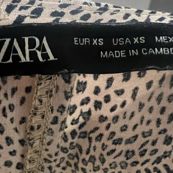 Zara animal print v neck blouse - Image 8