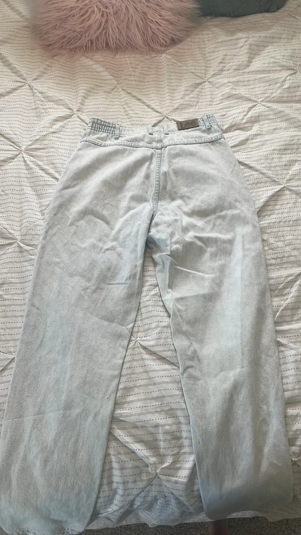Vintage High-Rise Lee Jeans - Image 7