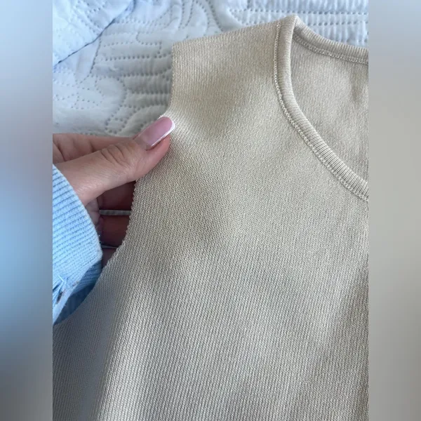 Nwot Knitted Buttoned Vest In Cream Color S - Image 9