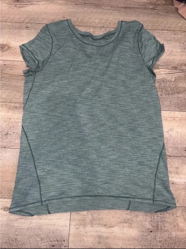 Lululemon Another Mile Short Sleeve Tee in Heathered Green Smoke Size 6 - Image 6