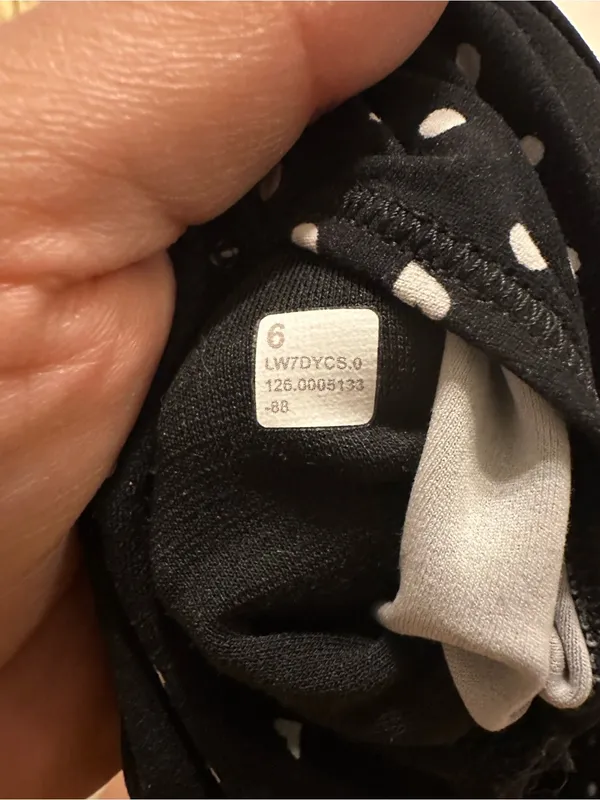 Lululemon Limited Edition No Line High Rise Align Scatter Heart Shorts size 6 - Image 5
