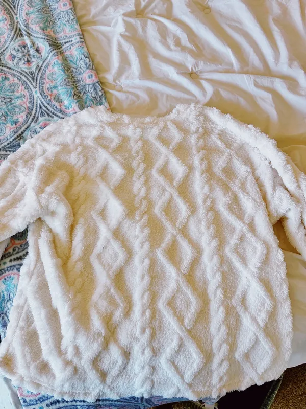 Fluffy Sweater White - Image 2