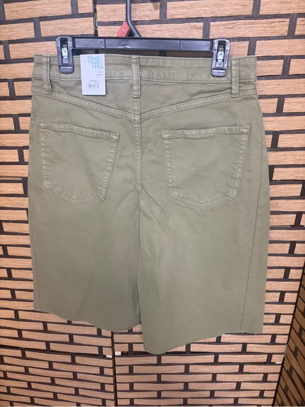 Time and tru green High rise barrel Bermuda shorts size 10 - Image 2