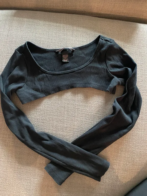 Victoria's Secret Long Sleeve Crop Top - Image 5