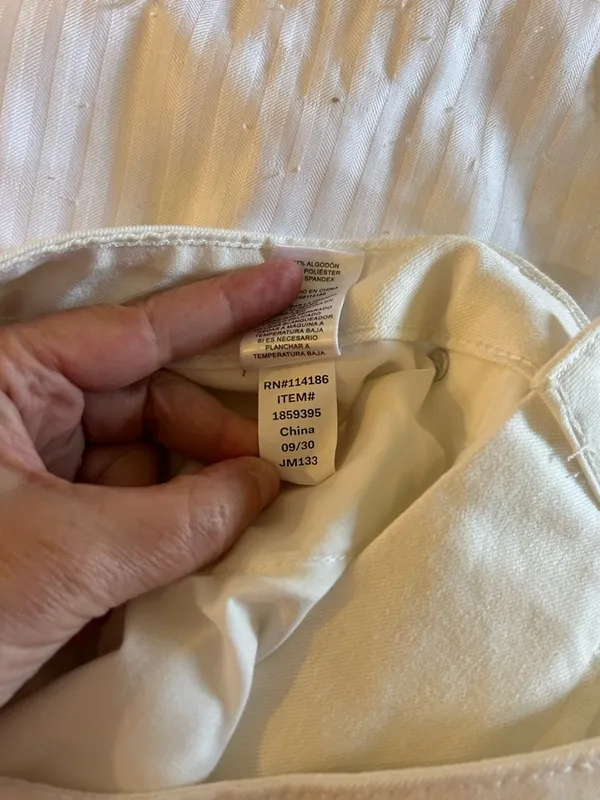 Frye Women's High Rise Cuffed Crop Jeans, Ivory White,‎ Size 10/30 - Image 8