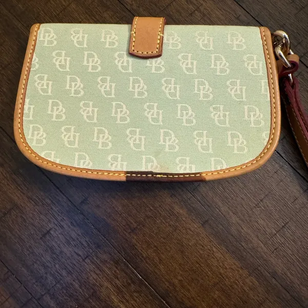 Dooney & Bourke‎ Green Canvas Signature Wristlet E - Image 3