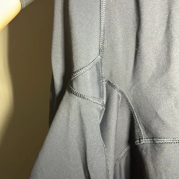 Lululemon size 6 - Image 8
