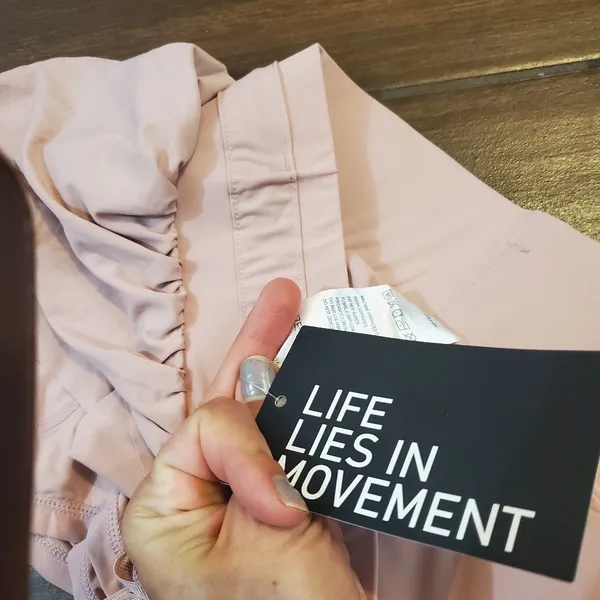 Movement shorts buttery soft with pockets on side size small blush pink color - Image 3