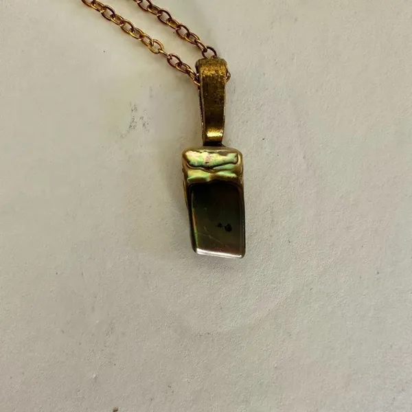 Gold tone abalone pendant necklace - Image 10