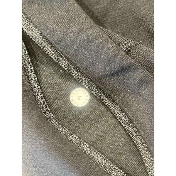 Lululemon zoned in tight leggings size 4 - Image 9