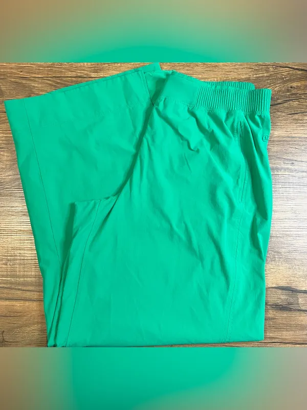 Lululemon Stretch Woven Wide Leg High Rise Pant Kelly Green XL Slit Hem - Image 2