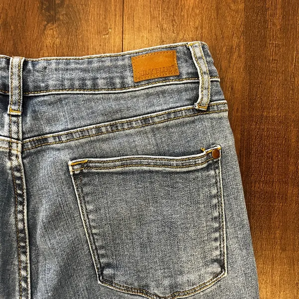 Judy Blue Slim Fit Jeans Women’s 15/32 Light Wash Denim High Rise Distressed - Image 5