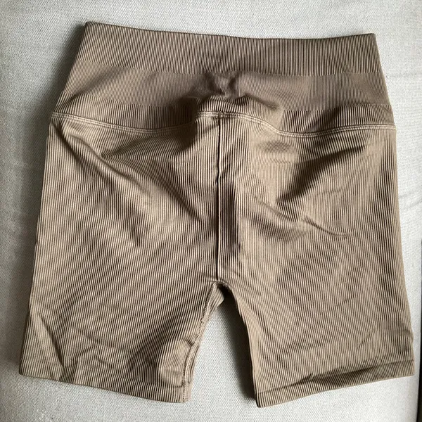 Alo Yoga 5" Seamless Ribbed Favorite Short Lignt Cocoa S - Image 4