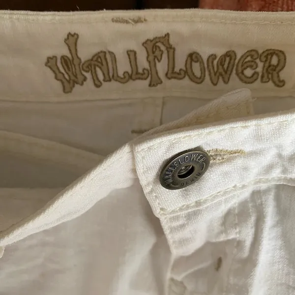 Wallflower‎ sz 3 white short shorts - Image 4