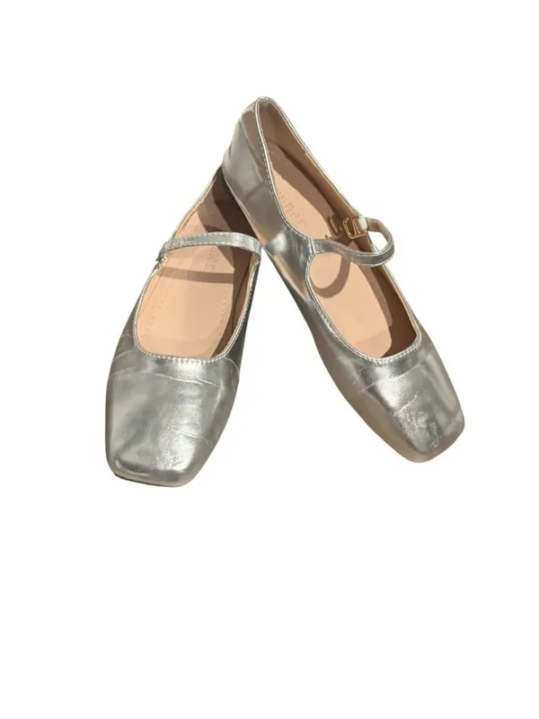 Stunner Silver Ballet Shoes Size 6.5 - Image 2