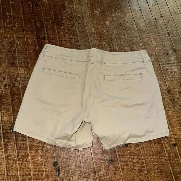 American Eagle tan flat front midi stretch size 4 shorts - Image 2
