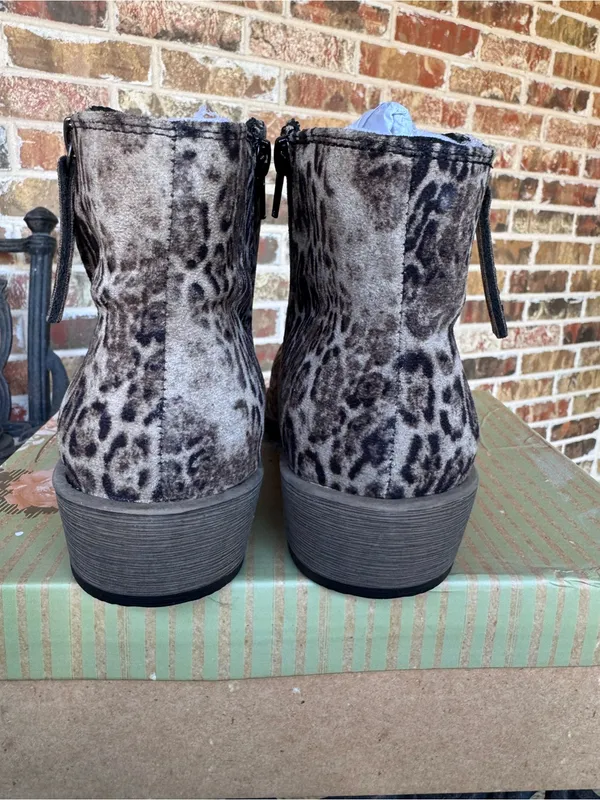 Very G Divine Leopard Print Ankle Booties LIGHT Taupe Women’s Size 9.5 NIB - Image 7