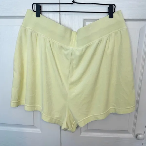 Nike Women's Terry Cloth Yellow Shorts XL - Plus Size 1X - Image 4