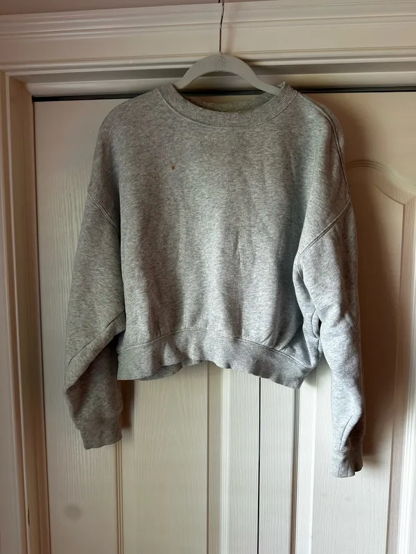 Universal threads Cropped gray Sweatshirt - Image 3