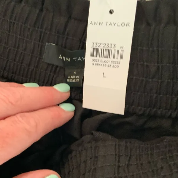 Ann Taylor The Flowy‎ Pull On Mid Short in Line - Image 2
