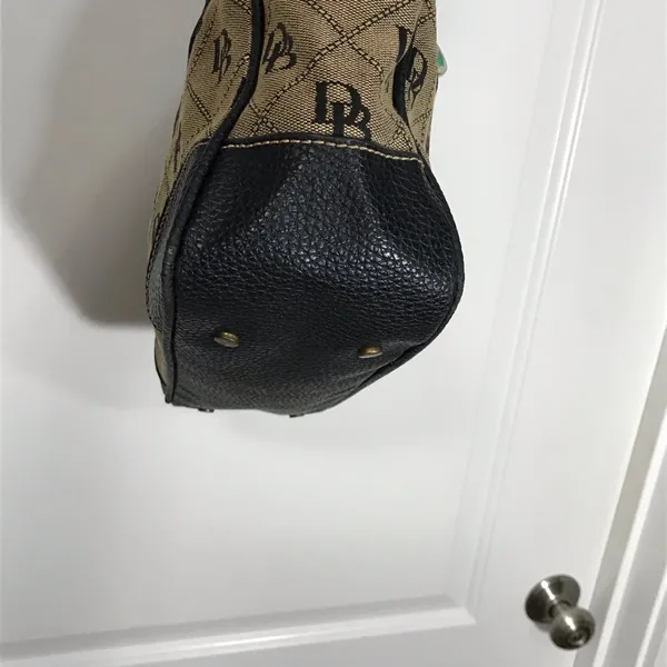 Dooney & Bourke Black and Tan Logo Tote with Matching Pouch - Image 4