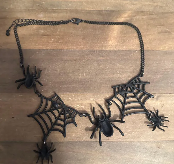 Gothic Halloween rhinestone spider necklace Black - Image 4