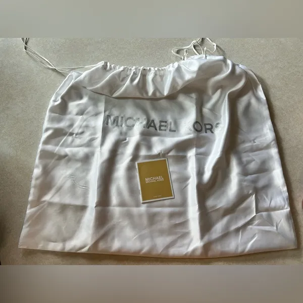 LARGE LOGO SATCHEL! - Image 10