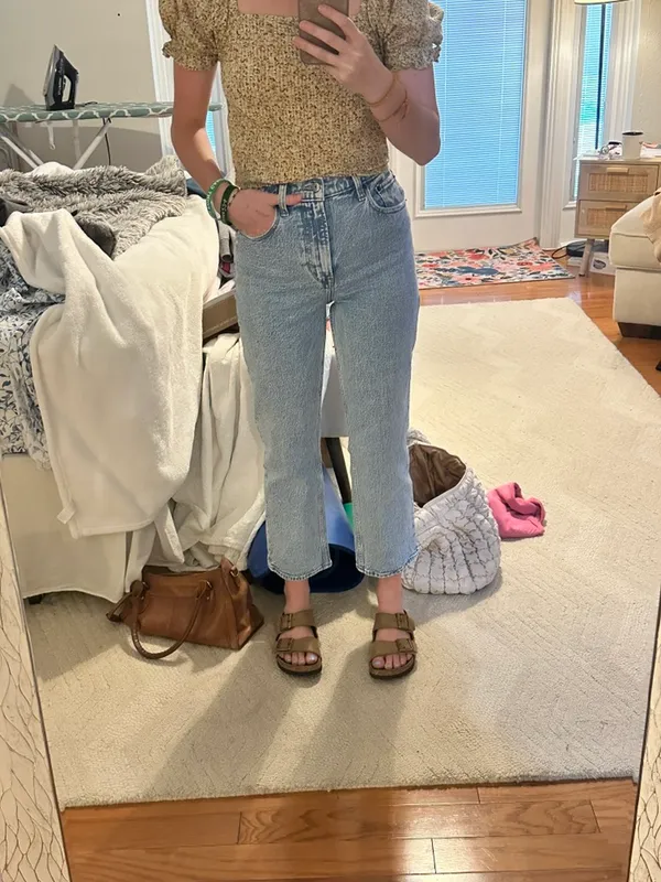 Abercrombie 90’s Straight Ultra High Rise Jeans - Image 3