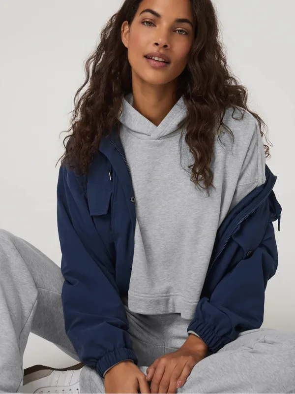 VUORI Sedona Pullover Hoodie Cropped Sweatshirt Light‎ Heather Grey - Image 10