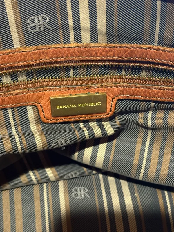 Banana Republic leather bowling-style bag or satchel - Image 5