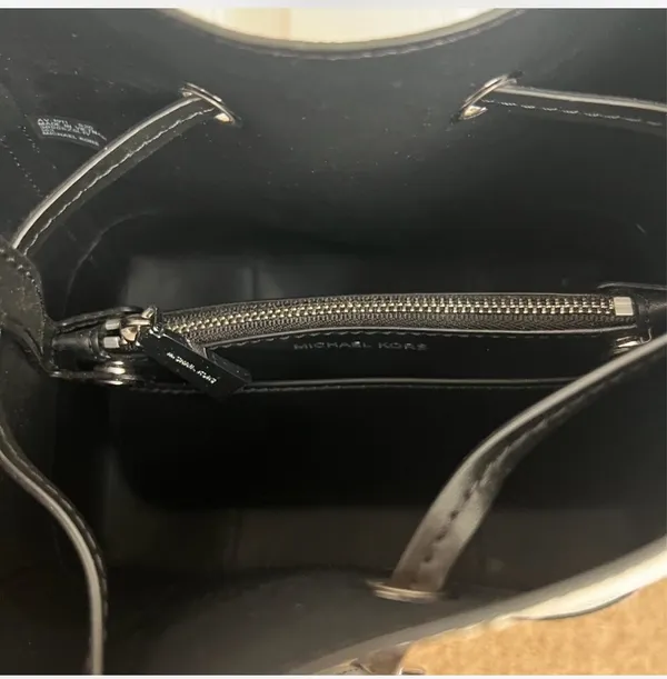 Michael Kors purse - Image 6