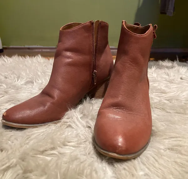 Brown Fall Boots Size 9 - Image 4