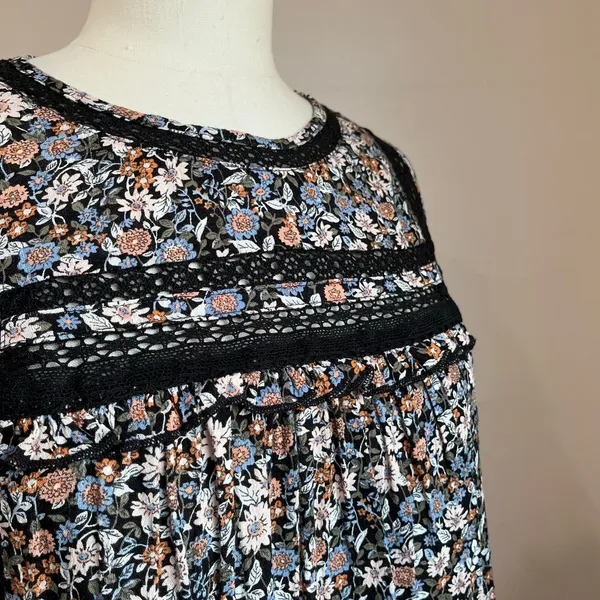 American Eagle Floral Open Back Ruffle‎ Lace Detail Blouse Size M - Image 7