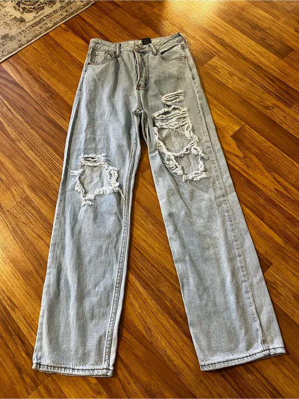Light Wash Distressed Boyfriend Jeans - Unbranded - Image 2