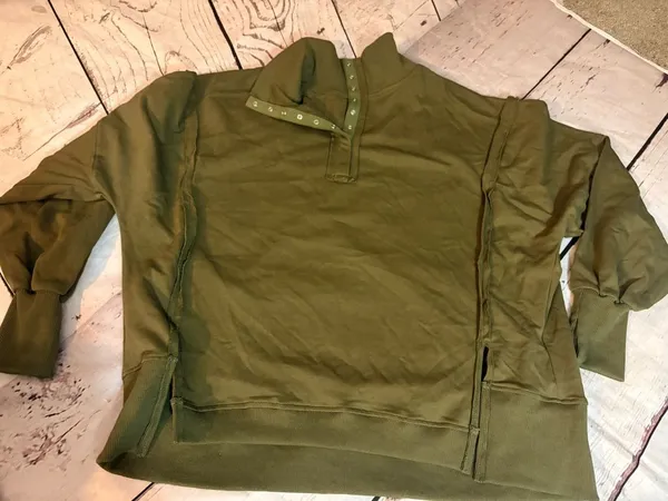 Women’s boutique slouchy sweater, olive green M - Image 2
