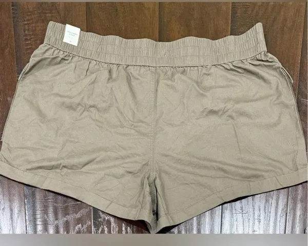 Abercrombie and Fitch Cargo Utility Shorts in Grey Size XL - Image 2