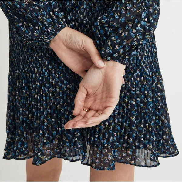 Madewell Crinkle Georgette Mini Dress in Floral Blue Large - Image 5