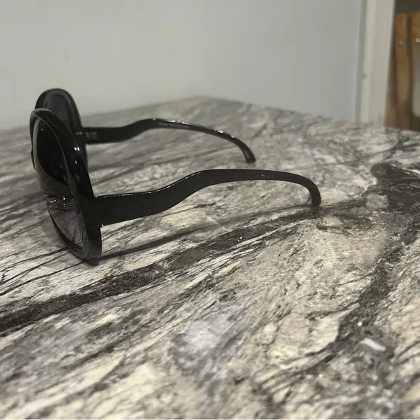 Black Oversized Sunglasses - Image 5