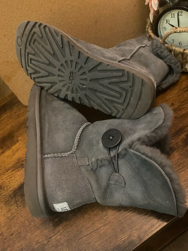 UGG Leather Women's Suede Boots Size 6 - Image 5