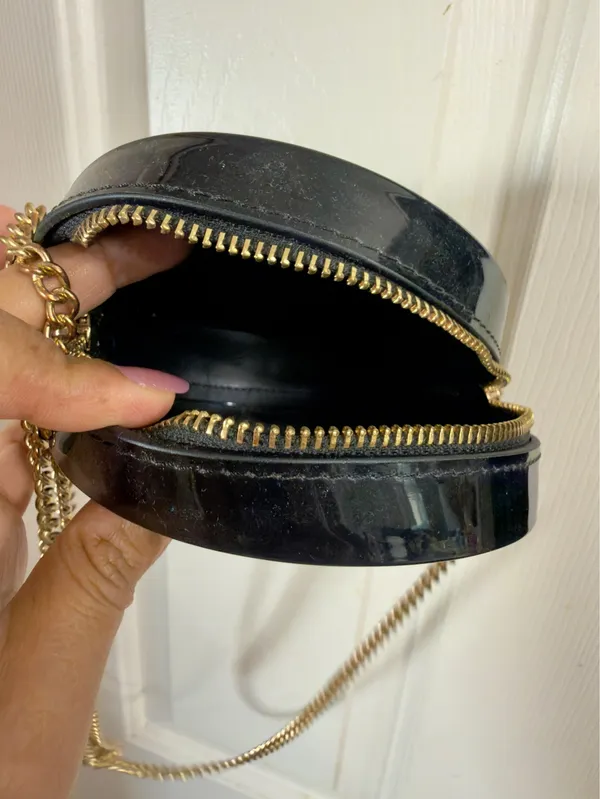 Black leather stitch cross body gold chained bag - Image 3