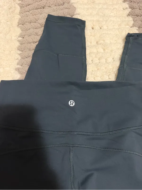 Lululemon in movement leggings size 6 - Image 3