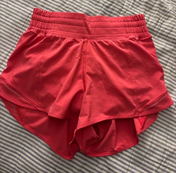 Lululemon Shorts Hotty Hot High-Rise - Image 2